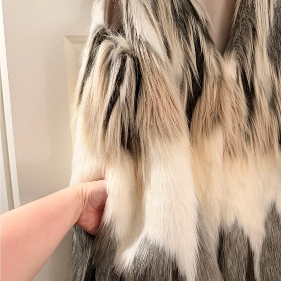FREE SHIPPING Faux Fur Vest with Black, White, Tan, Gray Pattern - Picture 2 of 7